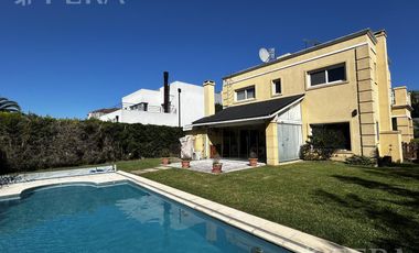 Venta de casa de 4 ambientes con piscina en Nuevo Quilmes- Quilmes