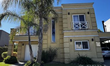 Venta de casa de 4 ambientes con piscina en Nuevo Quilmes- Quilmes