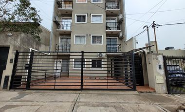 Departamento dos ambientes - Morón