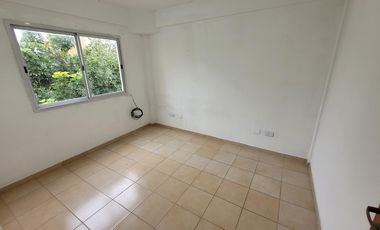 Departamento dos ambientes - Morón