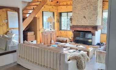 Venta casa en con PILETA Plottier