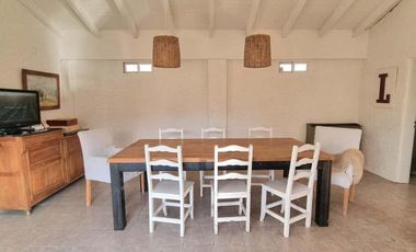 Venta casa en con PILETA Plottier