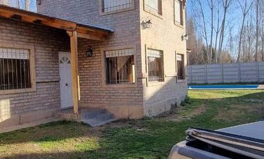 Venta casa en con PILETA Plottier