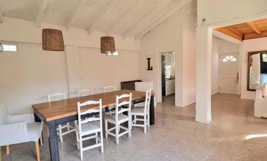 Venta casa en con PILETA Plottier