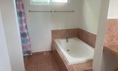 SE RENTA CASA EN FRACCIONAMIENTO CERRADO
