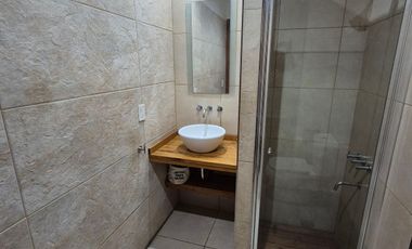 Hermosa Casa en Alquiler con 3 dormitorios y cochera en Banfield Este