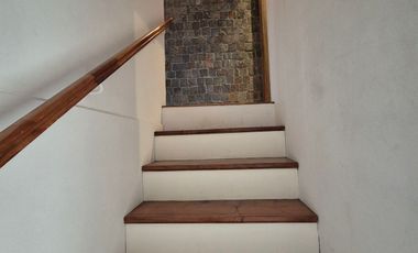 Hermosa Casa en Alquiler con 3 dormitorios y cochera en Banfield Este
