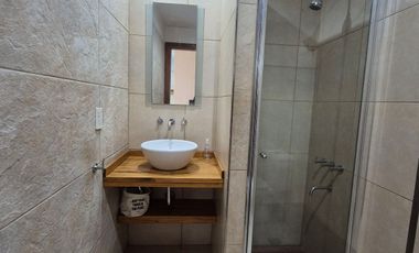 Hermosa Casa en Alquiler con 3 dormitorios y cochera en Banfield Este