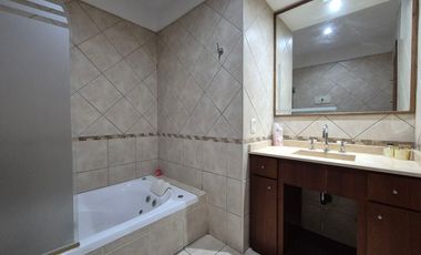 Hermosa Casa en Alquiler con 3 dormitorios y cochera en Banfield Este