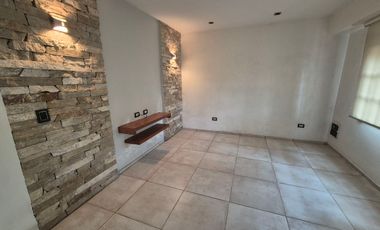 Hermosa Casa en Alquiler con 3 dormitorios y cochera en Banfield Este