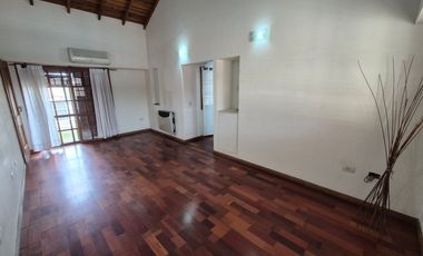 Hermosa Casa en Alquiler con 3 dormitorios y cochera en Banfield Este