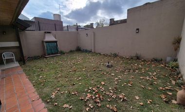 Hermosa Casa en Alquiler con 3 dormitorios y cochera en Banfield Este