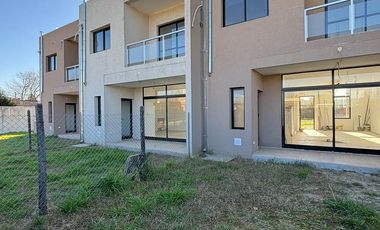 Casa 2 Dormitorios con jardín - Sarmiento 900 - Estancia Las Moras - Ricardone | Venta