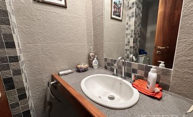 Venta casa 4 ambientes con piscina y cochera en Country Club El Carmen