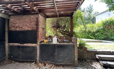 Venta casa 4 ambientes con piscina y cochera en Country Club El Carmen