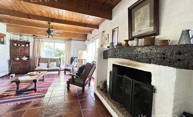 Venta casa 4 ambientes con piscina y cochera en Country Club El Carmen