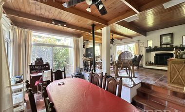 Venta casa 4 ambientes con piscina y cochera en Country Club El Carmen