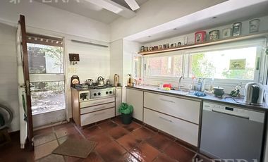 Venta casa 4 ambientes con piscina y cochera en Country Club El Carmen