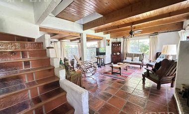 Venta casa 4 ambientes con piscina y cochera en Country Club El Carmen