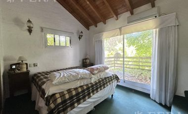 Venta casa 4 ambientes con piscina y cochera en Country Club El Carmen