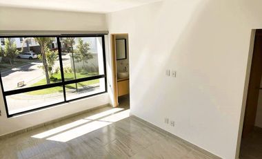 CASA EN RENTA EN LOMAS III