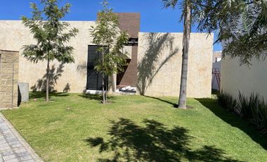 CASA EN RENTA EN LOMAS III