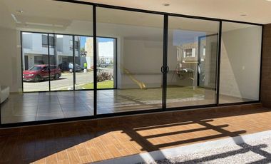 CASA EN RENTA EN LOMAS III