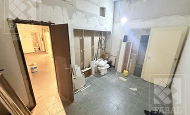 Local alquiler centro, 225 m2 con oficina, baño, depósito y patio