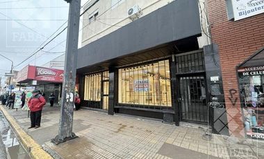 Local alquiler centro, 225 m2 con oficina, baño, depósito y patio