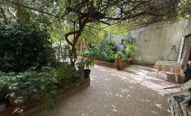 Rio de Janeiro 200, 2 Casas unidas, en lote propio, Almagro
