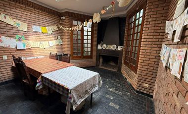 Rio de Janeiro 200, 2 Casas unidas, en lote propio, Almagro