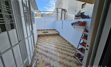 Venta PH 4 ambientes con patio en Wilde