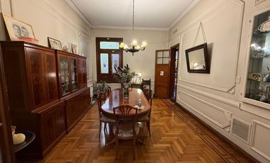 Rio de Janeiro 200, 2 Casas unidas, en lote propio, Caballito
