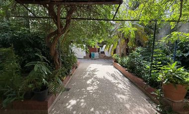 Rio de Janeiro 200, 2 Casas unidas, en lote propio, Caballito