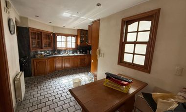 Rio de Janeiro 200, 2 Casas unidas, en lote propio, Caballito