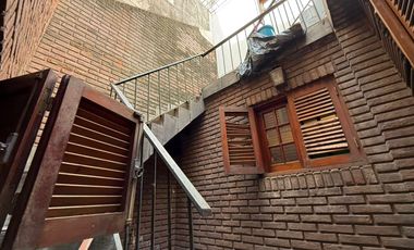Rio de Janeiro 200, 2 Casas unidas, en lote propio, Caballito