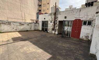 Rio de Janeiro 200, 2 Casas unidas, en lote propio, Caballito