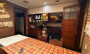 Rio de Janeiro 200, 2 Casas unidas, en lote propio, Caballito