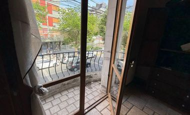 Rio de Janeiro 200, 2 Casas unidas, en lote propio, Caballito