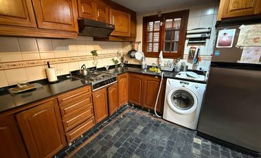 Rio de Janeiro 200, 2 Casas unidas, en lote propio, Caballito
