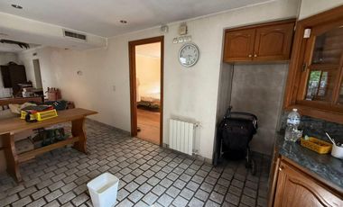 Rio de Janeiro 200, 2 Casas unidas, en lote propio, Caballito