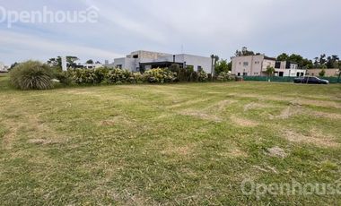 Venta lote en Barrio Santa Lucia