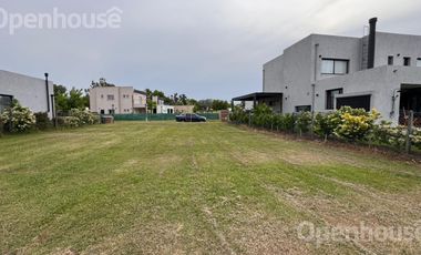 Venta lote en Barrio Santa Lucia