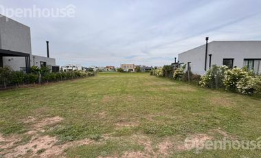 Venta lote en Barrio Santa Lucia