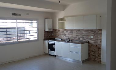 Departamento 2 ambientes con balcon  y cochera en san martin