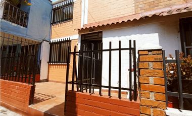 SE ALQUILA CASA EN VILLA DEL PRADO EN PASAJE