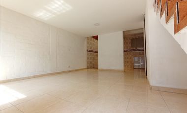 SE ALQUILA CASA EN VILLA DEL PRADO EN PASAJE