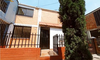 SE ALQUILA CASA EN VILLA DEL PRADO EN PASAJE