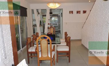 Casa en venta de cinco ambientes apto crédito en lote central