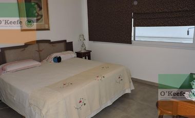 Casa en venta de cinco ambientes apto crédito en lote central